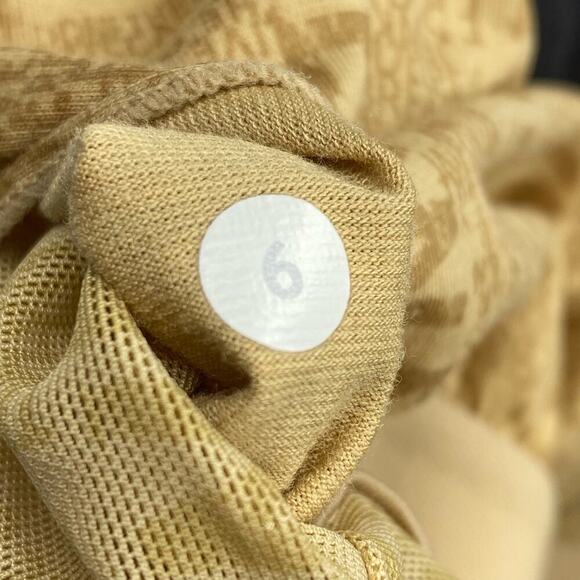 LULULEMON Scoop Neck Tank Sz 6 White Black Glacier Lace Black - Picture 9 of 9